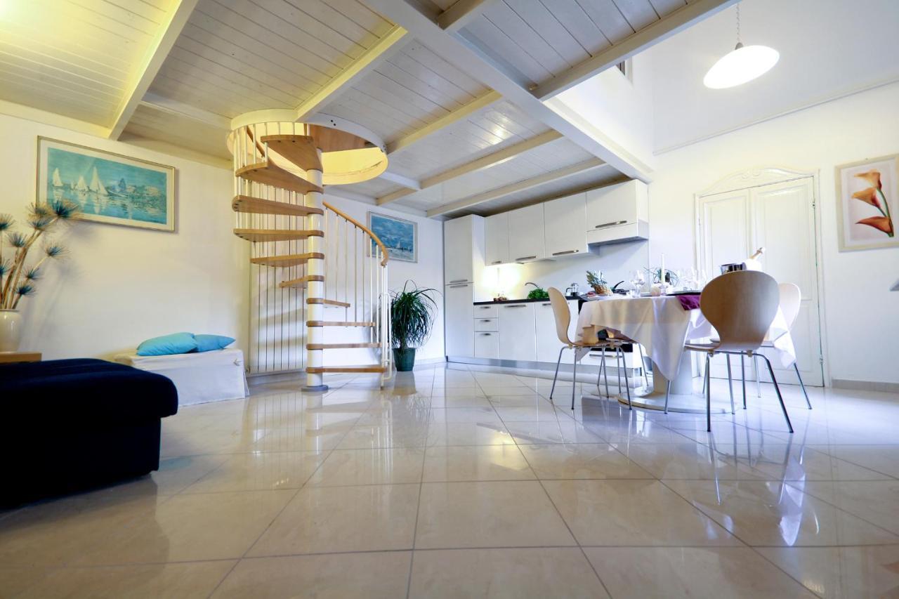 Villa Chiara Marina Trilocale 因佩里亚 外观 照片