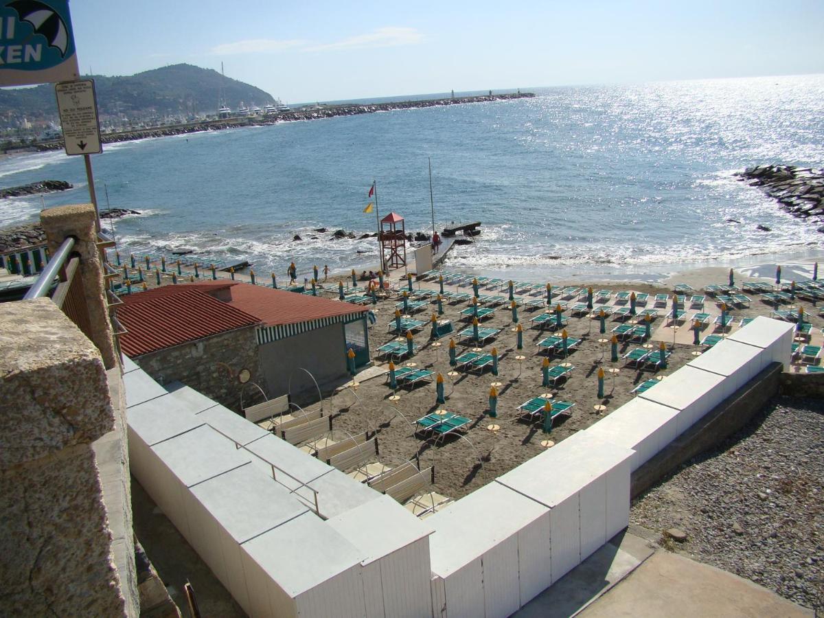 Villa Chiara Marina Trilocale 因佩里亚 外观 照片